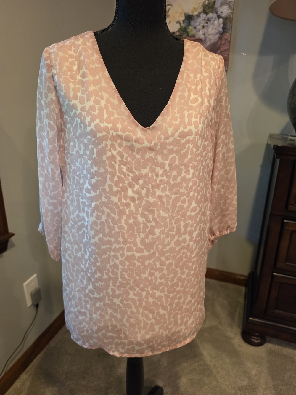 Gilli Light Pink Printed V-Neck Fully Lined  Blouse NWT!